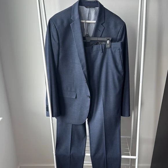 Banana Republic Men’s Navy Slim Fit Suit – 2 Piece Set, Size L (Blazer + Pants) - Picture 1 of 4